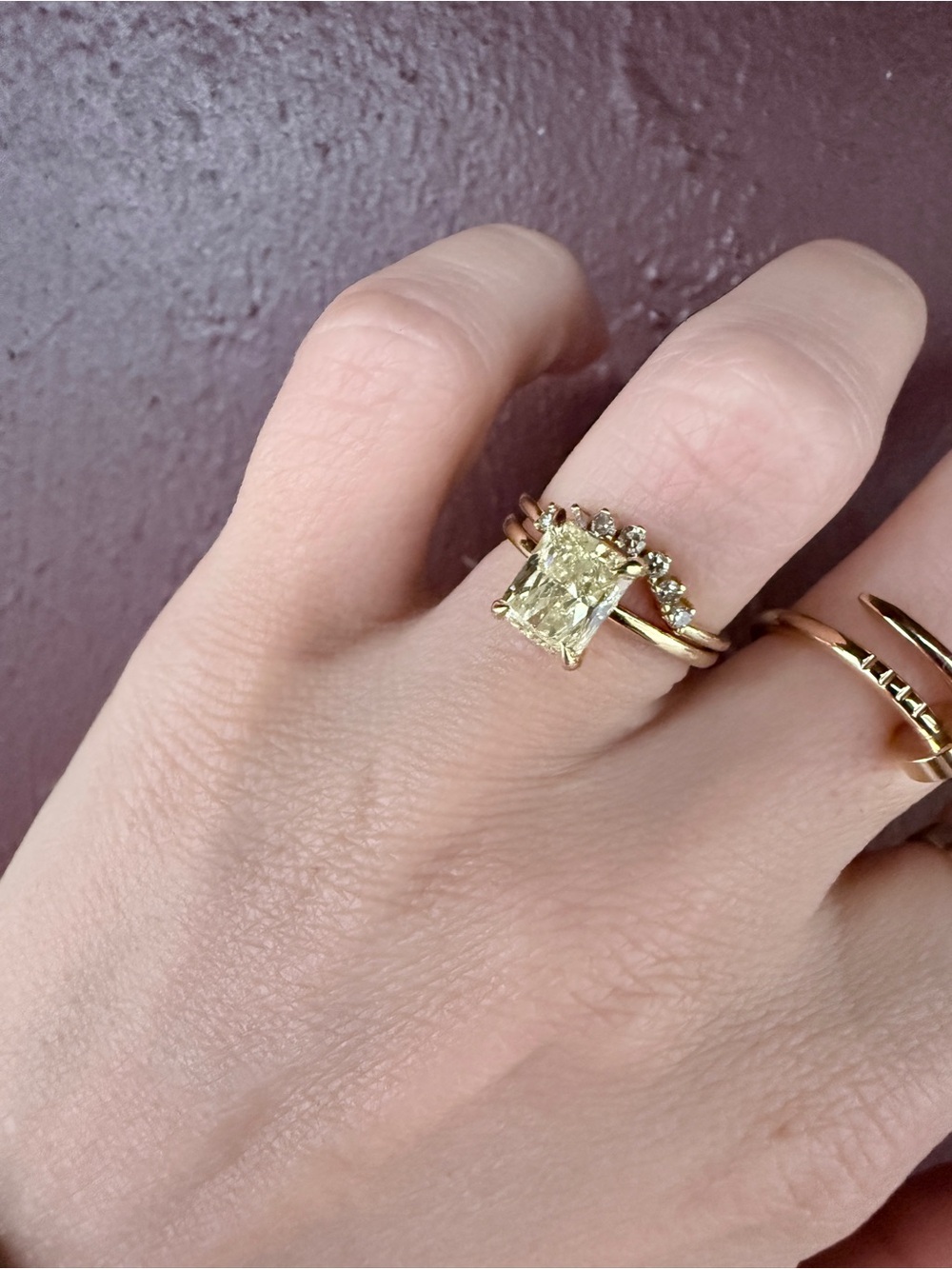 Gold Solitaire with very light Yellow Diamond - Women's Ring - Picture 6 of 8